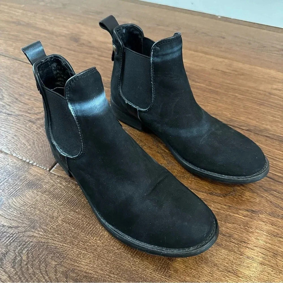 Steve Madden Black Gilte Leather Chelsea Ankle Bootie Size 7.5 - Picture 3 of 9